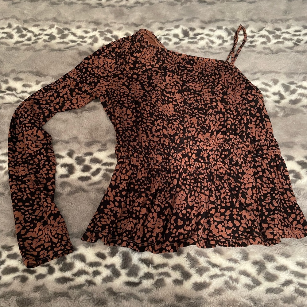 Xsmall, brown and black, too from The Buckle. The brand is Willow and Root